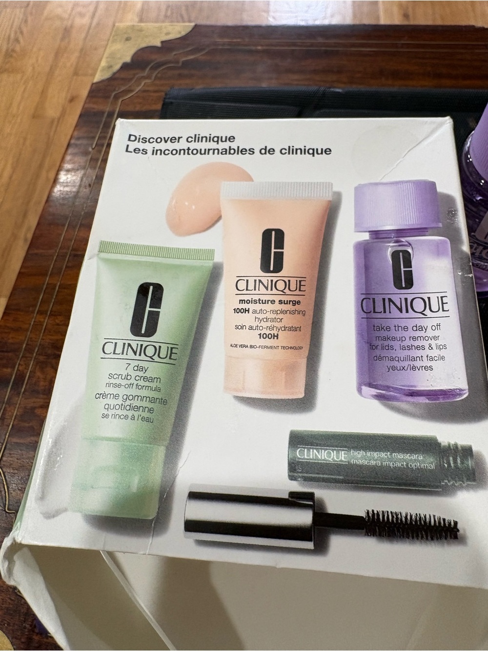 Clinique Trio: Green Scrub, Peach Moisturizer & Purple Remover Set